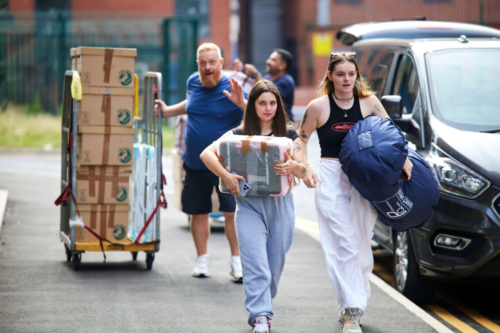 Students moving into Liverpool halls (Alamy)