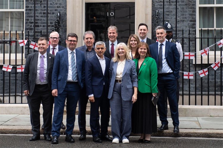 Regional mayors outside No10